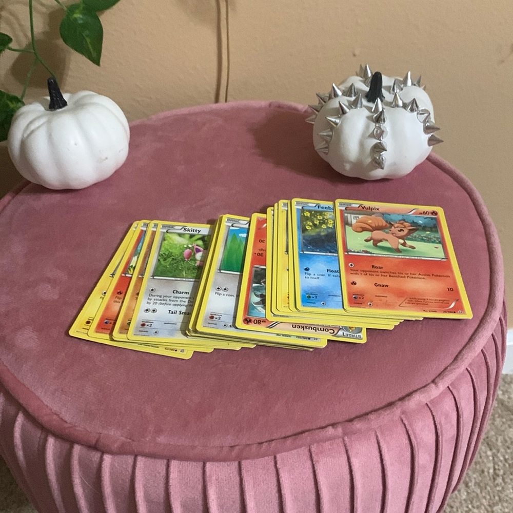 24 Pokémon cards
